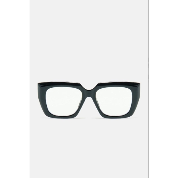 🔒 SOLD 🔒 Stylish Black Square Sunglasses - Picture 2 of 3